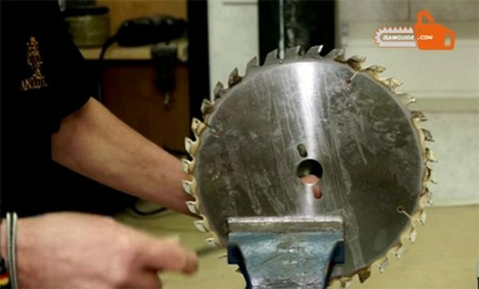 How To Sharpen A Circular Saw Blade By Hand?